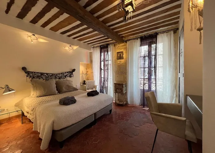Hôtel central: Le Regardeur