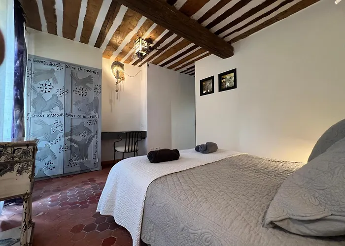 Hôtel central: Le Regardeur